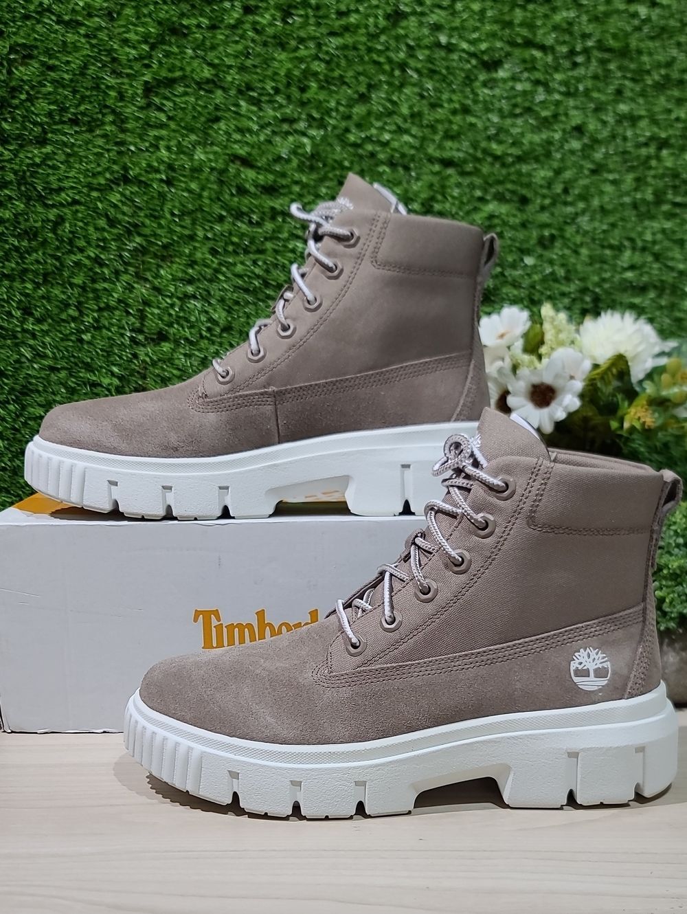 Timberland Greyfield L/F Boots / Taupe Suede Gray US Women's 10 NEW - Picture 2 of 13